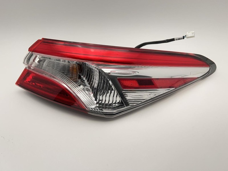 2018-2024 TOYOTA CAMRY RIGHT TAILLIGHT QUARTER MOUNTED 2.5L AT FWD 100K LE 62857