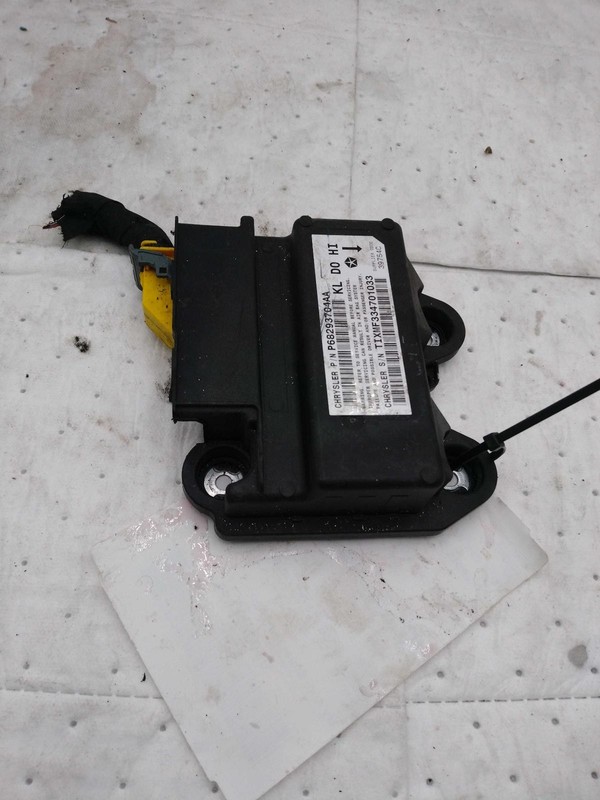 Used Air Bag Module fits: 2018 Jeep Cherokee Air Bag air bag w/o tow hooks Grade