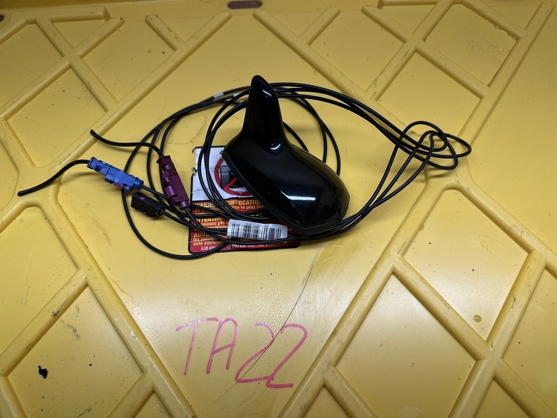 2010-2014 Mercedes-Benz C250 Top Roof Shark Fin GPS Radio AntennaOem
