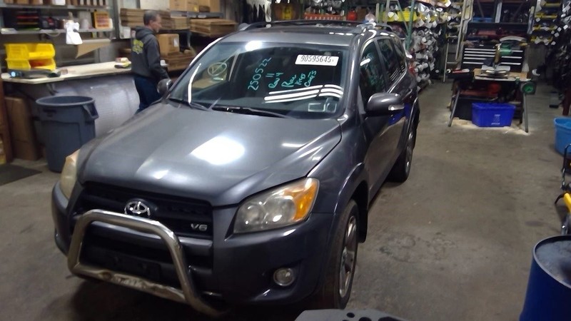Wash Reservoir Japan Built Fits 08-12 RAV4 1714340