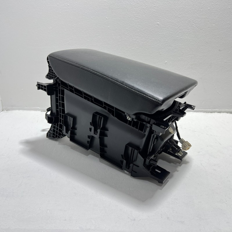 HONDA ACCORD 2018 CENTER CONSOLE STORAGE COMPARTMENT BOX & ARMREST OEM