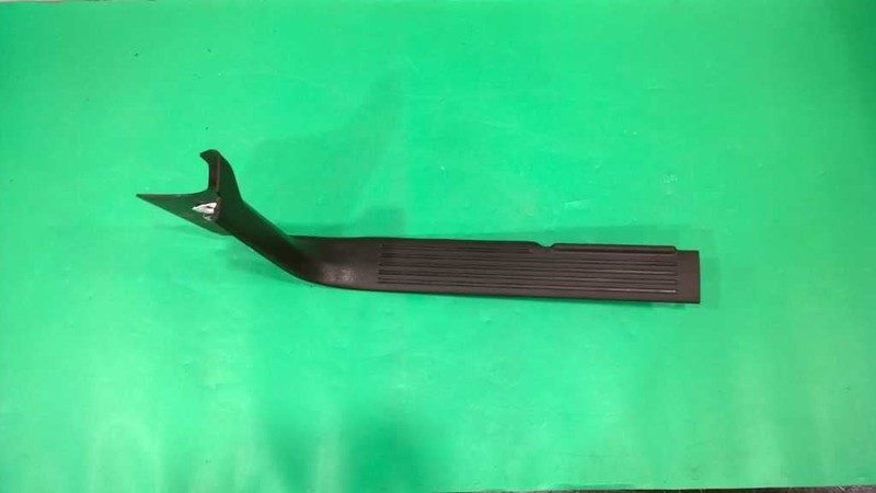 14 15 16 17 18 19 SIERRA SILVERADO LEFT FRONT SCUFF SILL PLATE OEM 3189-73