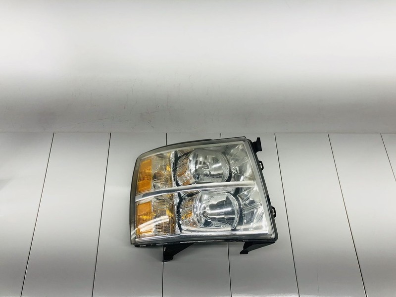 07-14 CHEVROLET SILVERADO FRONT RIGHT SIDE HEADLIGHT HALOGEN LAMP OEM