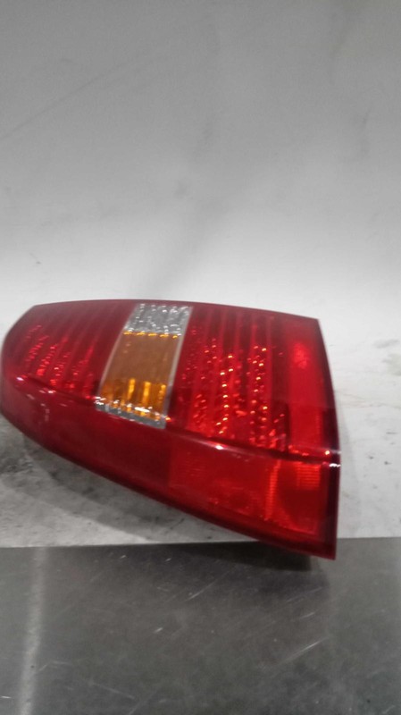 2008 KIA Sportage Left Tail Light Assembly RED 326935, 143K Miles, Used