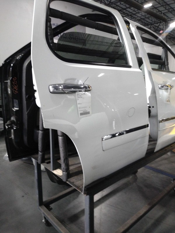 2009 Chevrolet Tahoe Right Rear Door White 369966 Used Small Ding 226K Miles