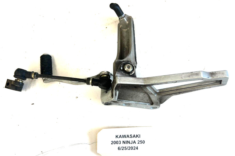 Kawasaki EX250 Ninja 96-07 LEFT HAND SHOFTER STAY 6300 miles 35063-0079