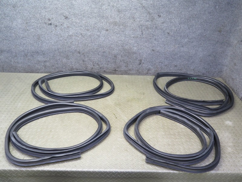 2003-2009 HUMMER H2 FRONT & REAR DOOR WEATHERSTRIP RUBBER SEAL GASKET SET OF 4