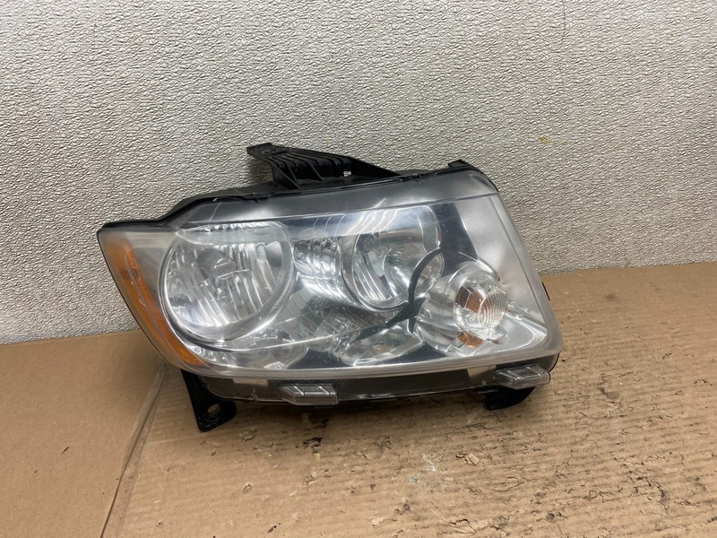2011-2013 Jeep Grand Cherokee Right Passenger Halogen Headlight AA9550 DW