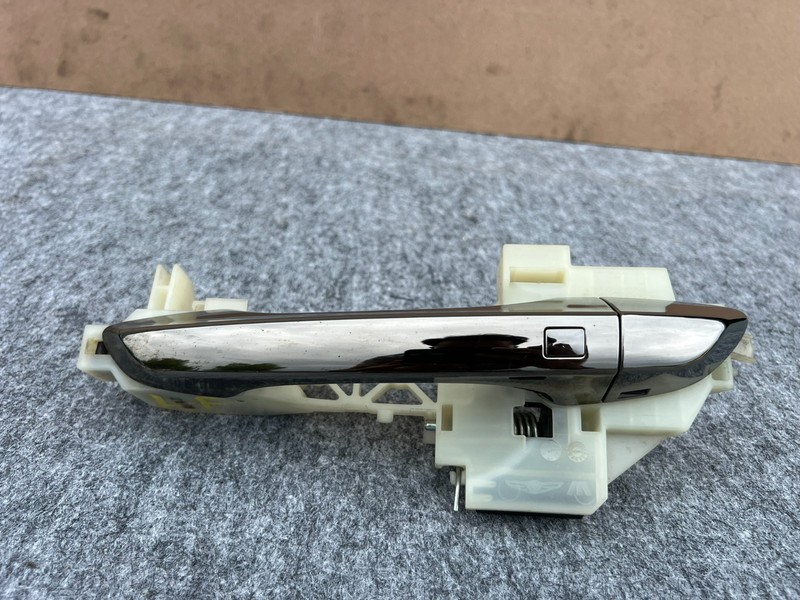 GENESIS G70 2019-2026 OEM FRONT LEFT DRIVER CHROME CENTER DOOR MOLDING TRIM