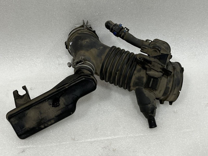 2013 2014 2015 2016 2017 2018 LEXUS ES300H AIR INTAKE HOSE PIPE 17893-36060