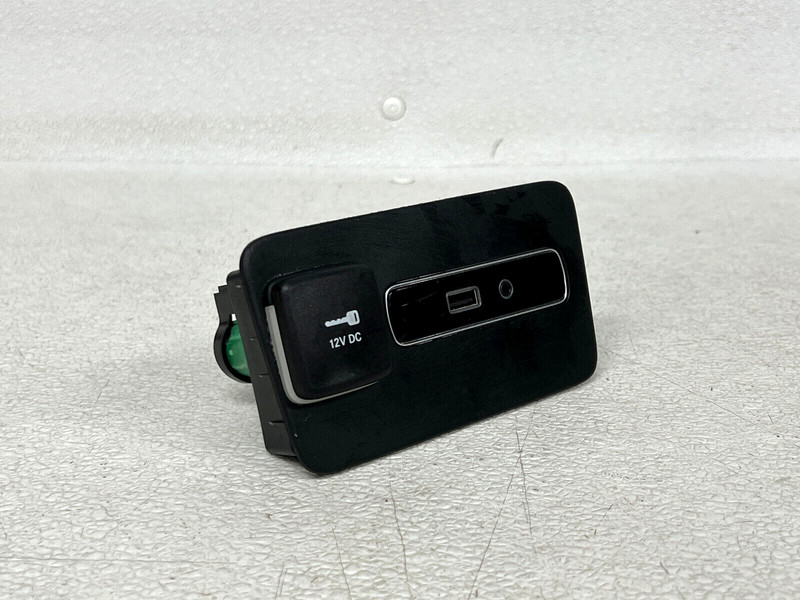 ⭐2017-2023 ALFA ROMEO GIULIA CENTER CONSOLE USB AUX PLUG PORT SWITCH OEM LOT2559