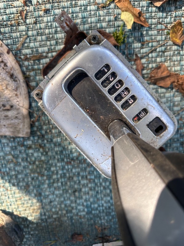 05-07 SUZUKI AERIO OEM AUTOMATIC FLOOR SHIFTER ASSEMBLY