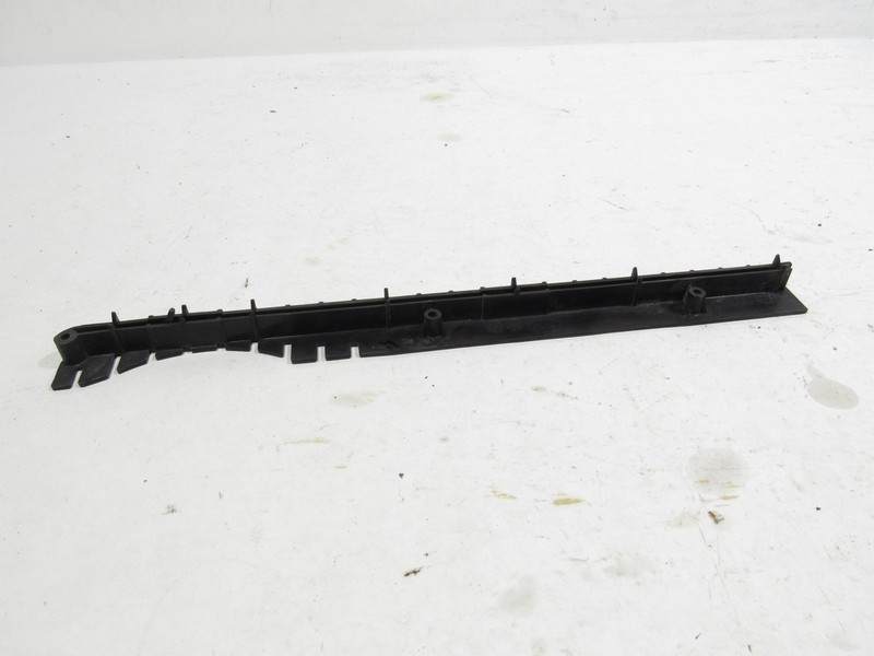 15-19 Land Rover Discovery Sport 2018 2.0L AWD Radiator Bracket Mount Holder |