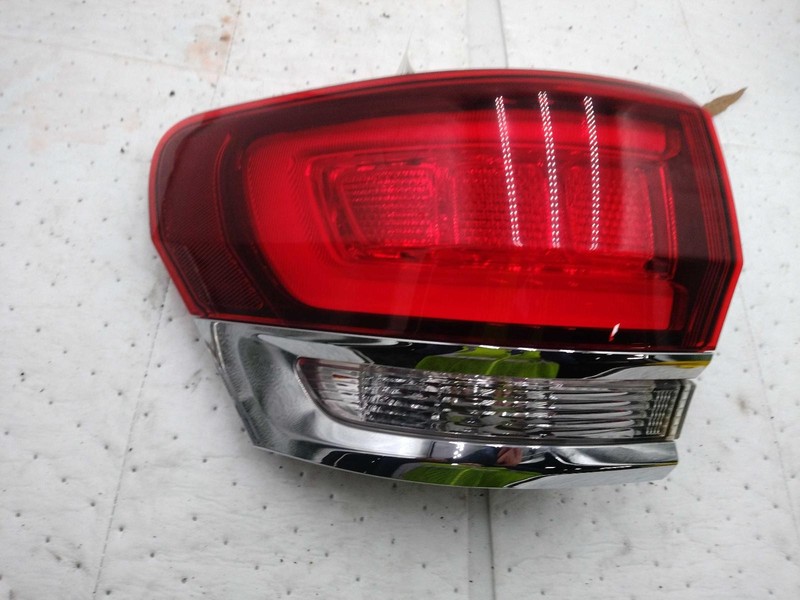 2020 Jeep Grand Cherokee Left Tail Light Assembly Grey 7874118 87K Miles