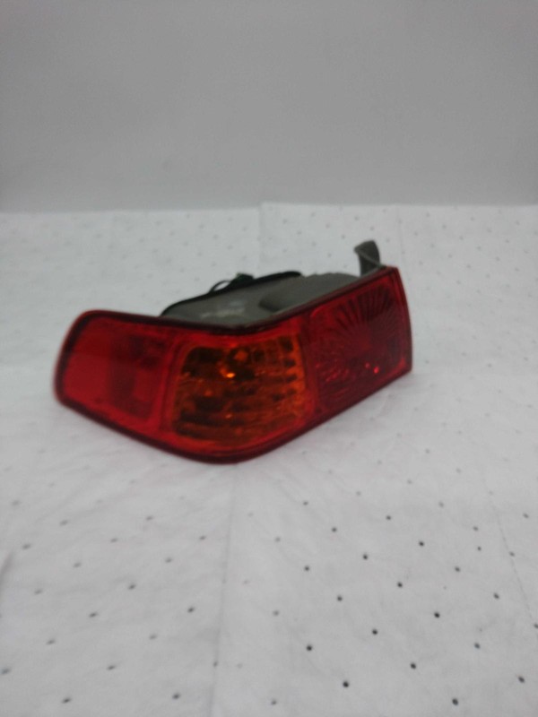 2000-2001 Toyota Camry Left Tail Light Assembly Red OEM 617882 224K Miles