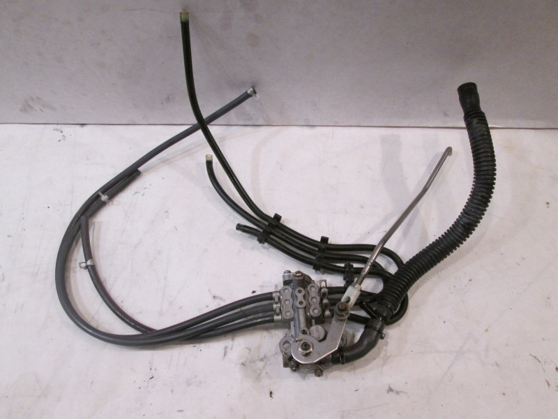 60V-13200-13-00 Yamaha Outboard Oil Injection Pump And Rod 65L-41241-10-00