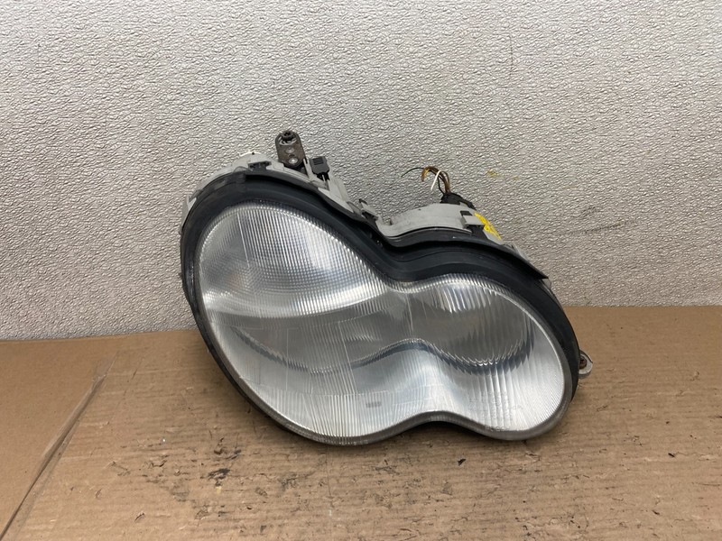 2001 - 2004 Mercedes-Benz C Class Halogen Right Passenger Headlight AA9657 DW