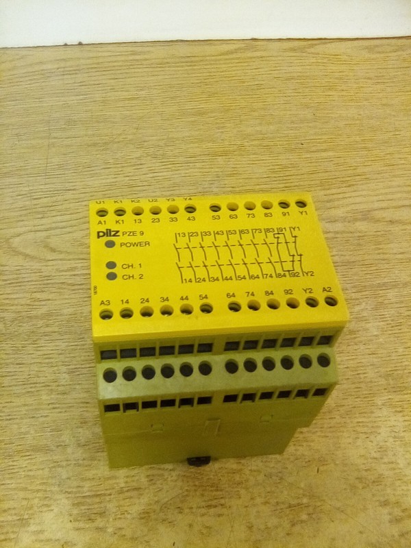 Pilz PZE 9 8S 10 Safety Relay Contact 774150
