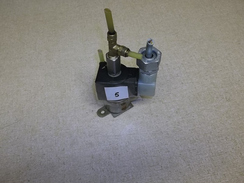 Parker Skinner Valve 71215SN2KN00 Coil: NOD100P3 *FREE SHIPPING*