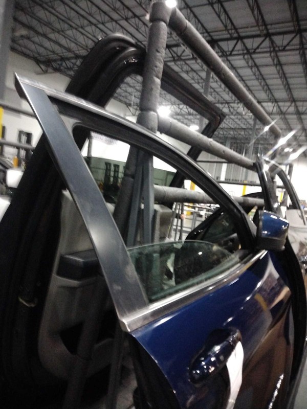 2018 Jeep Cherokee Front Right Door Blue Used OEM 697024 92000 Miles