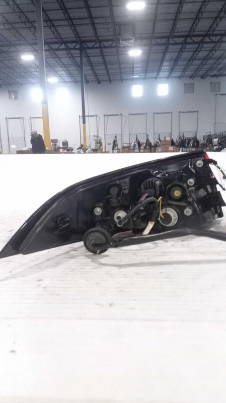Used Right Tail Light Assembly fits: 2021 Toyota Corolla Sedan quarter panel mou