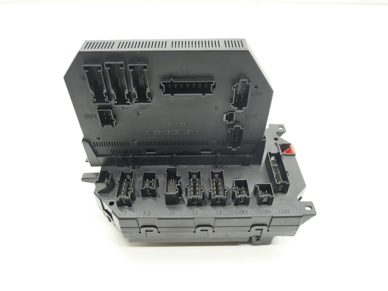 Used Front Engine Bay Fuse Relay Junction Box 2007-2013 Mercedes Benz S550 OEM