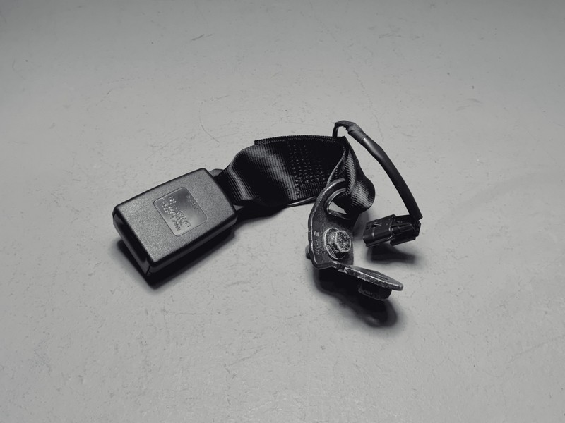 2021-2025 NISSAN ROGUE REAR DRIVER 2ND SECOND ROW SEAT BELT SEATBELT BUCKLE OEM