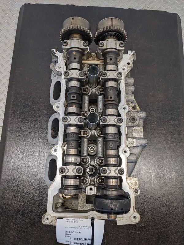 Passenger Right Cylinder Head 3.6L Fits 11-23 300 1154054
