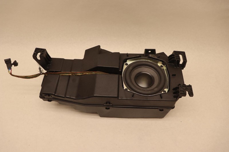 2007-2009 GMC YUKON REAR SUBWOOFER SPEAKER BASS BOX W/ BOSE OEM