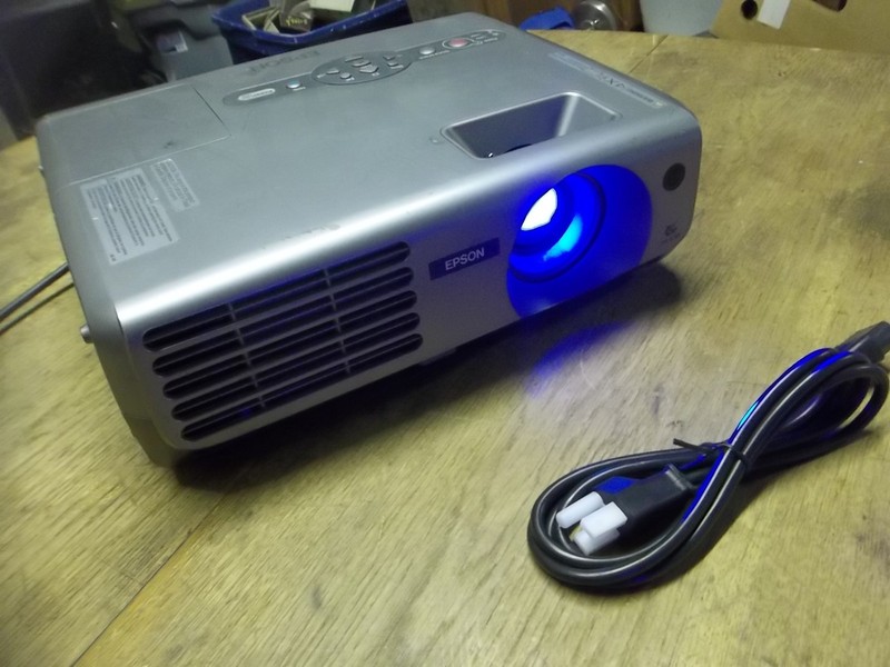 Epson EMP-81 LCD Projector 1072 Lamp Hours, w/ NEW Power Cord *FREE SHIPPING*