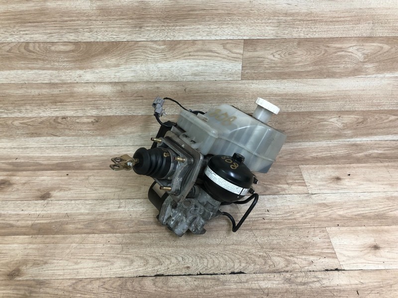 MITSUBISHI MONTERO OEM ABS BRAKE BOOSTER PUMP HYDRAULIC ANTI LOCK 2001-2002