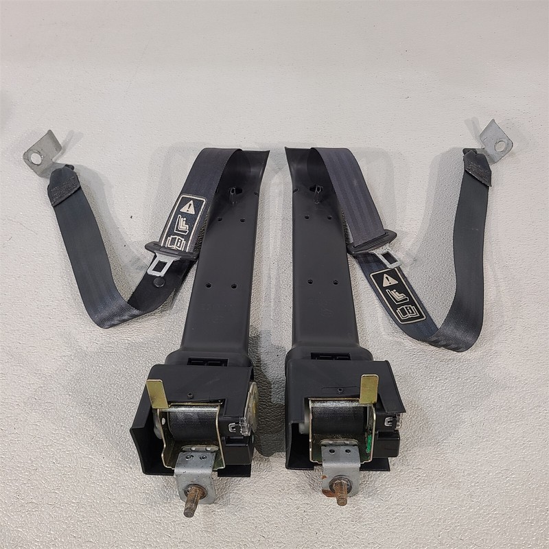 99-04 Mustang GT Convertible Rear Seat Belt Retractors Left Right Set Aa7386