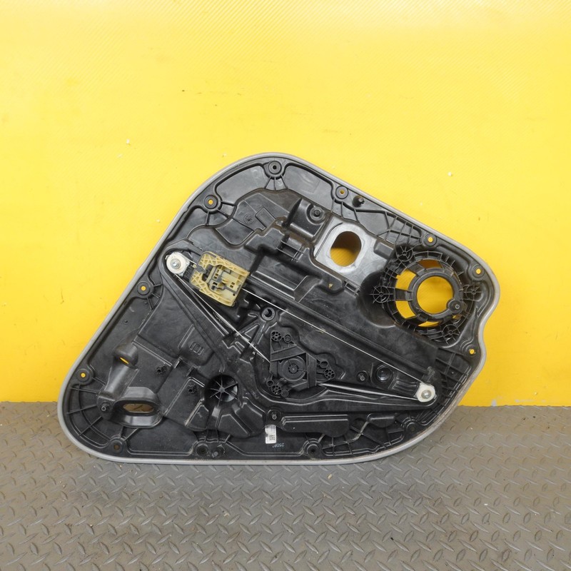 2019-2022 VOLVO XC40 REAR RIGHT DOOR WINDOW REGULATOR & CARRIER PLATE 30747106