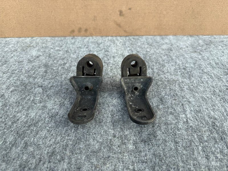 NISSAN 370Z 2009-2021 OEM EXHAUST MUFFLER LEFT & RIGHT RUBBER MOUNTING BRACKET