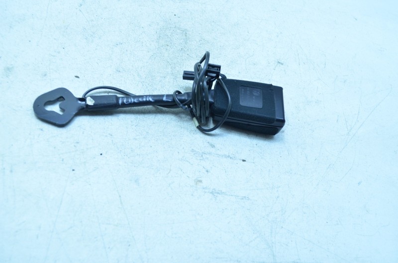 12-19 VOLKSWAGEN BEETLE FRONT LEFT DRIVER SIDE SEAT BELT BUCKLE OEM