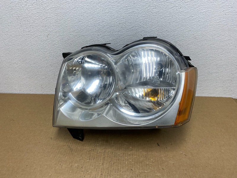 2005-2007 Jeep Grand Cherokee Left Driver LH Halogen Headlight AC1192 DW