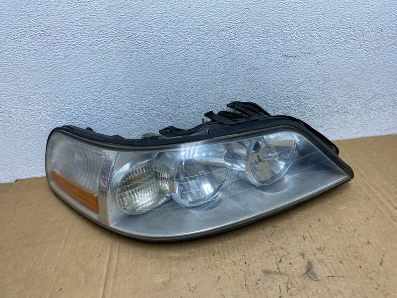 2005 to 2011 Lincoln Town Car Right Passenger Rh Side Headlight AD3178 DW