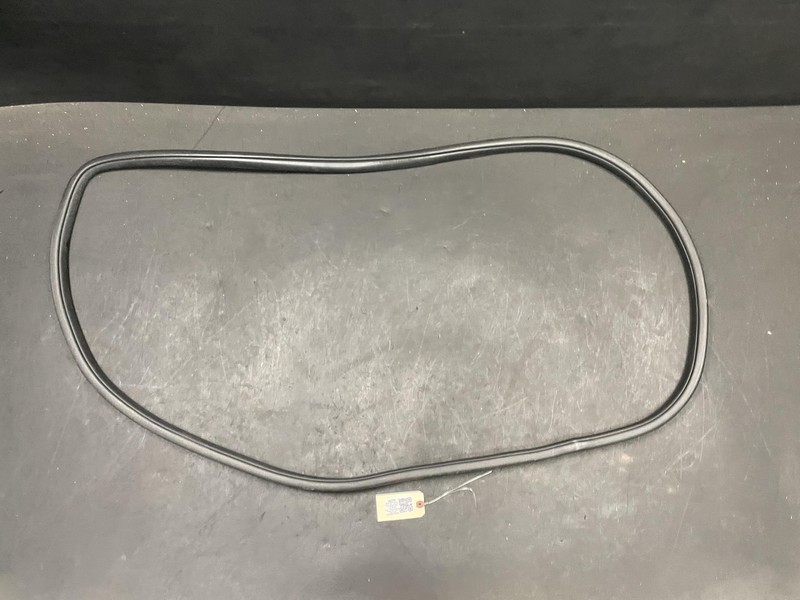 Front Left Door Body Weatherstrip 2018 Jeep Grand Cherokee 55399256AE 2011 -2021