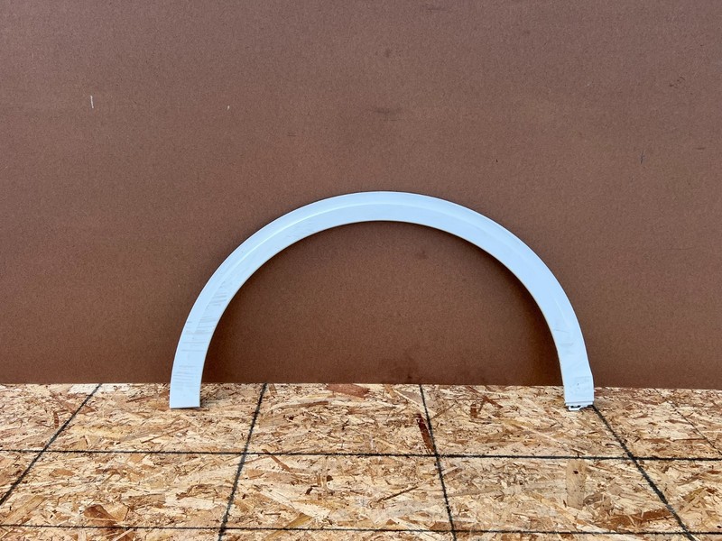 GENESIS GV70 2022-2026 OEM FRONT LEFT DRIVER FENDER FLARE MOLDING (WHITE UYH)