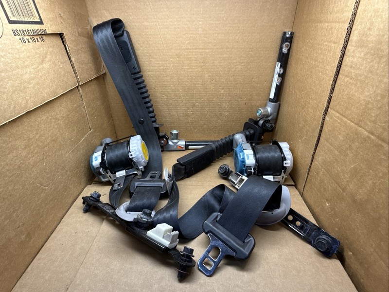 11-16 Hyundai Elantra GT Hatchback Front Seat Belt Seatbelts Retractor Set Pair
