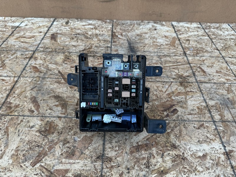 HYUNDAI GENESIS SEDAN & G80 2015-2020 OEM FUSE BOX CONTROL PANEL UNIT ASSEMBLY