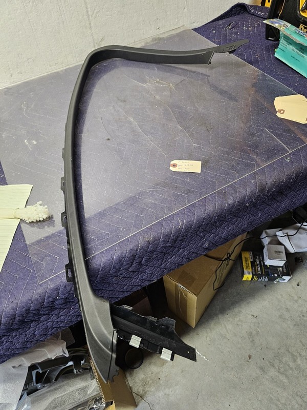 2012-2018 Ford Focus 4D Right Side Front Door Window Trim