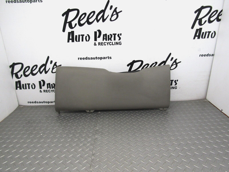 99-06 Chevy Silverado/GMC Sierra Knee Bolster Shield OEM15187081