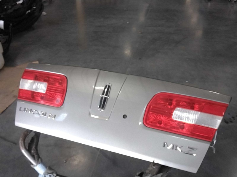 2009 Lincoln MKZ Deck Lid Trunk Lid Silver OEM 7H6Z5440110A 108K Miles
