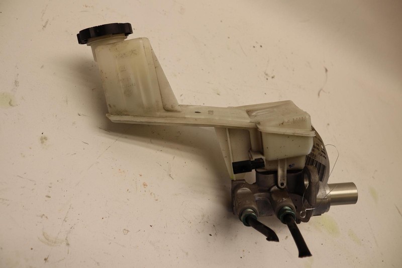 2018-2022 CHEVY TRAVERSE FWD POWER BRAKE MASTER CYLINDER W/ TANK OEM