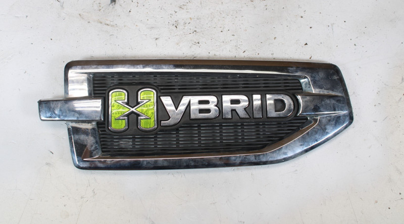 ✅ 07-13 Cadillac Escalade Hybrid Front Right PASSENGER Fender EMBLEM Badge OEM