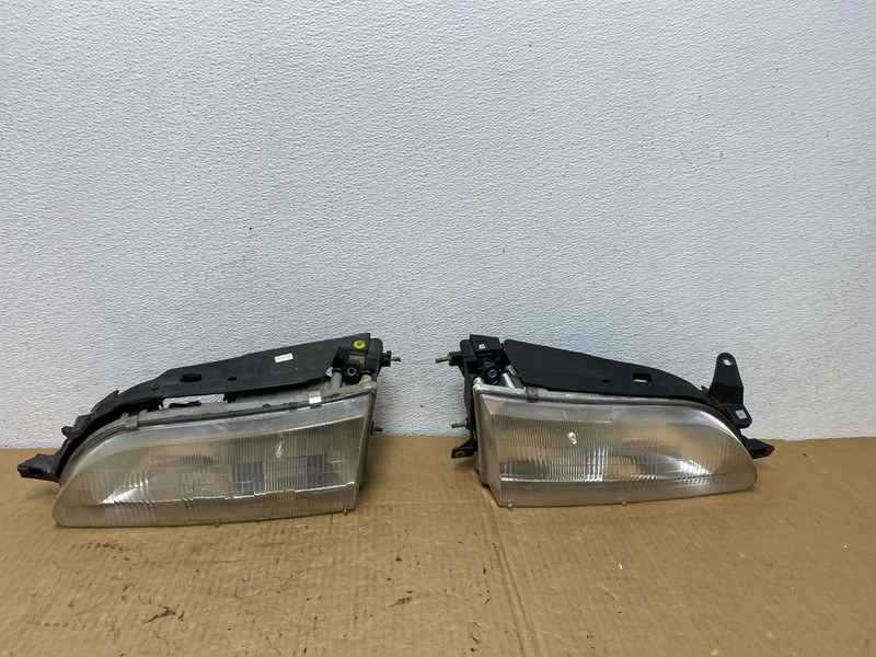 1993 to 1997 Toyota Corolla Left+Right Side Headlights AC7722 DW