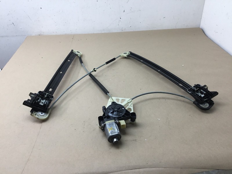 Bentley Bentayga 2019 V8 Front Right Door Window Regulator Motor 16-20 :Y