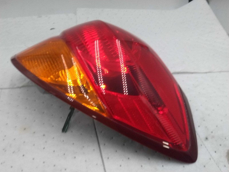 2007 Subaru Legacy Right Tail Light Assembly Green OEM 543286 138k Miles