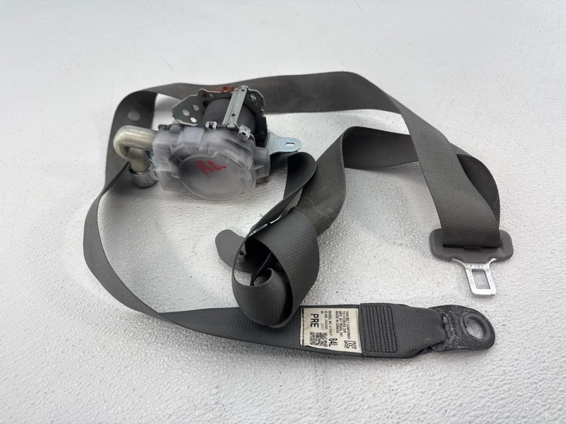 2015-2020 TOYOTA SIENNA REAR ROW LEFT SIDE SEAT BELT SEATBELT RETRACTOR OEM